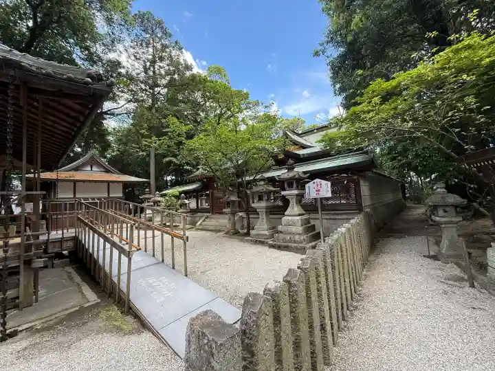 鴨都波神社の{uncategorized: "未分類", other: "その他", undefined: "問題あり", building: "その他建物", grave: "お墓", sacred_gate: "鳥居", guardian: "狛犬", statue: "像", buddha: "仏像", history: "歴史", nature: "自然", garden: "庭園", animal: "動物", pagoda: "塔", temizu: "手水舎", mountain_gate: "山門・神門", sanctuary: "本殿・本堂", subordinate: "末社・摂社", art: "芸術", scenery: "景色", jizo: "地蔵", ema: "絵馬", goshuin: "御朱印", omikuji: "おみくじ", items: "授与品その他", amulet: "お守り", goshuincho: "御朱印帳", eats: "食事", festival: "お祭り", votive_dance: "神楽", shichigosan: "七五三参", wedding: "結婚式", experience: "体験その他", initially: "初詣", around: "周辺", anti_infection: "感染症対策"}