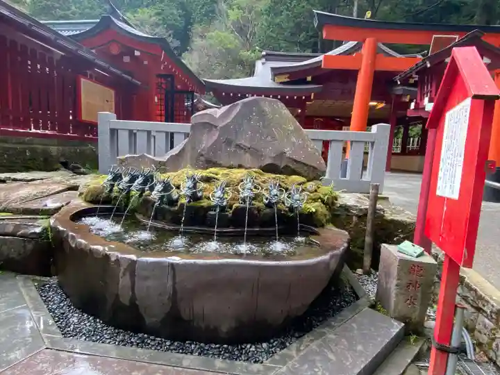 九頭龍神社本宮の手水舎