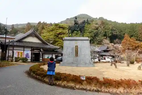 瑠璃光寺の像