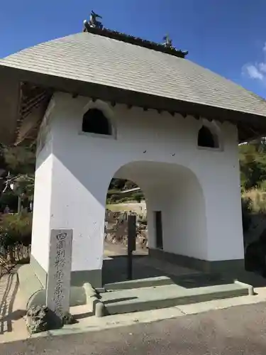 童学寺の山門