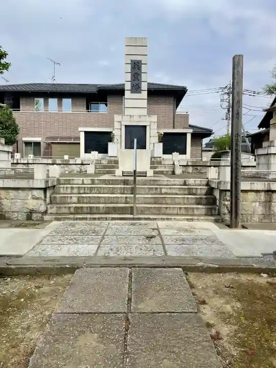 本宿天神社の{uncategorized: "未分類", other: "その他", undefined: "問題あり", building: "その他建物", grave: "お墓", sacred_gate: "鳥居", guardian: "狛犬", statue: "像", buddha: "仏像", history: "歴史", nature: "自然", garden: "庭園", animal: "動物", pagoda: "塔", temizu: "手水舎", mountain_gate: "山門・神門", sanctuary: "本殿・本堂", subordinate: "末社・摂社", art: "芸術", scenery: "景色", jizo: "地蔵", ema: "絵馬", goshuin: "御朱印", omikuji: "おみくじ", items: "授与品その他", amulet: "お守り", goshuincho: "御朱印帳", eats: "食事", festival: "お祭り", votive_dance: "神楽", shichigosan: "七五三参", wedding: "結婚式", experience: "体験その他", initially: "初詣", around: "周辺", anti_infection: "感染症対策"}