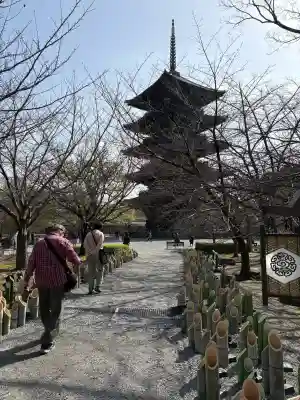 東寺(教王護国寺)の{uncategorized: "未分類", other: "その他", undefined: "問題あり", building: "その他建物", grave: "お墓", sacred_gate: "鳥居", guardian: "狛犬", statue: "像", buddha: "仏像", history: "歴史", nature: "自然", garden: "庭園", animal: "動物", pagoda: "塔", temizu: "手水舎", mountain_gate: "山門・神門", sanctuary: "本殿・本堂", subordinate: "末社・摂社", art: "芸術", scenery: "景色", jizo: "地蔵", ema: "絵馬", goshuin: "御朱印", omikuji: "おみくじ", items: "授与品その他", amulet: "お守り", goshuincho: "御朱印帳", eats: "食事", festival: "お祭り", votive_dance: "神楽", shichigosan: "七五三参", wedding: "結婚式", experience: "体験その他", initially: "初詣", around: "周辺", anti_infection: "感染症対策"}
