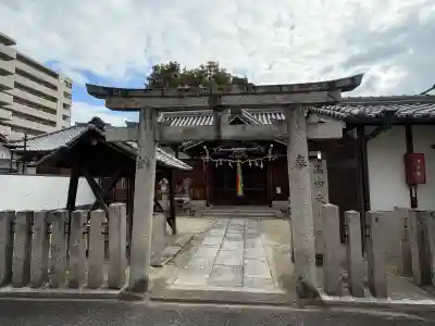 高田大神社の{uncategorized: "未分類", other: "その他", undefined: "問題あり", building: "その他建物", grave: "お墓", sacred_gate: "鳥居", guardian: "狛犬", statue: "像", buddha: "仏像", history: "歴史", nature: "自然", garden: "庭園", animal: "動物", pagoda: "塔", temizu: "手水舎", mountain_gate: "山門・神門", sanctuary: "本殿・本堂", subordinate: "末社・摂社", art: "芸術", scenery: "景色", jizo: "地蔵", ema: "絵馬", goshuin: "御朱印", omikuji: "おみくじ", items: "授与品その他", amulet: "お守り", goshuincho: "御朱印帳", eats: "食事", festival: "お祭り", votive_dance: "神楽", shichigosan: "七五三参", wedding: "結婚式", experience: "体験その他", initially: "初詣", around: "周辺", anti_infection: "感染症対策"}