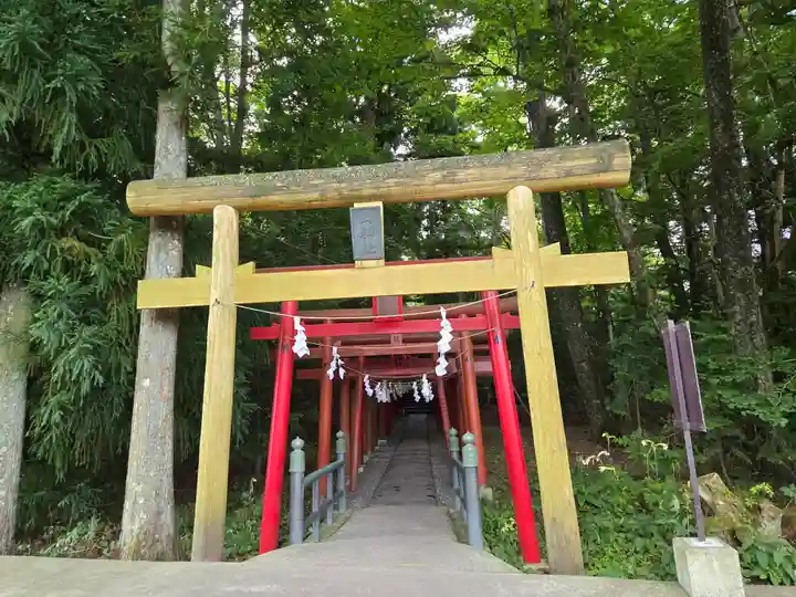 新屋山神社(山梨県)