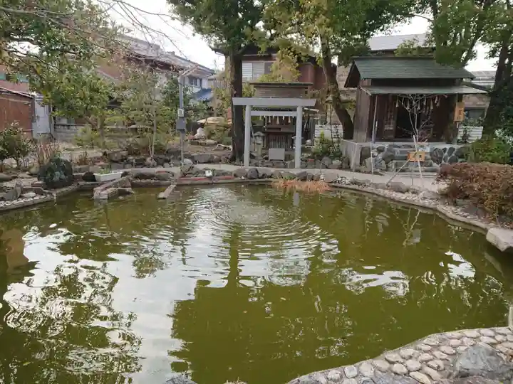 神館神社の庭園