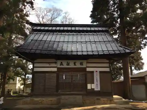 粟野神社の本殿