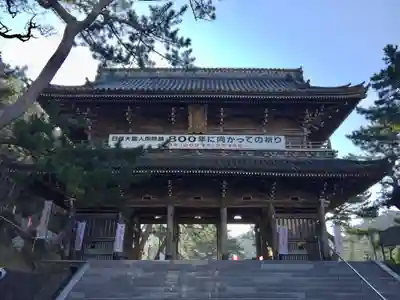 誕生寺の山門・神門