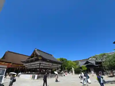 八坂神社(祇園さん)の{uncategorized: "未分類", other: "その他", undefined: "問題あり", building: "その他建物", grave: "お墓", sacred_gate: "鳥居", guardian: "狛犬", statue: "像", buddha: "仏像", history: "歴史", nature: "自然", garden: "庭園", animal: "動物", pagoda: "塔", temizu: "手水舎", mountain_gate: "山門・神門", sanctuary: "本殿・本堂", subordinate: "末社・摂社", art: "芸術", scenery: "景色", jizo: "地蔵", ema: "絵馬", goshuin: "御朱印", omikuji: "おみくじ", items: "授与品その他", amulet: "お守り", goshuincho: "御朱印帳", eats: "食事", festival: "お祭り", votive_dance: "神楽", shichigosan: "七五三参", wedding: "結婚式", experience: "体験その他", initially: "初詣", around: "周辺", anti_infection: "感染症対策"}