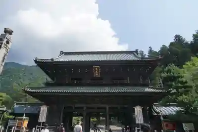 久遠寺の山門・神門