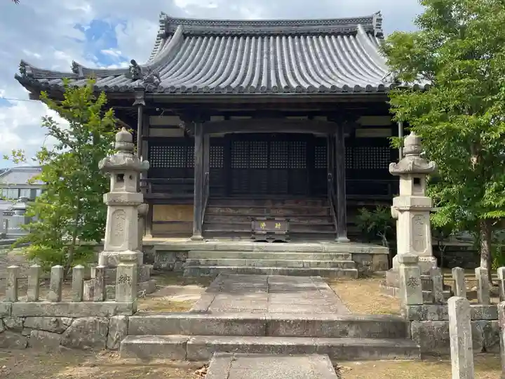 恩徳寺の本殿・本堂