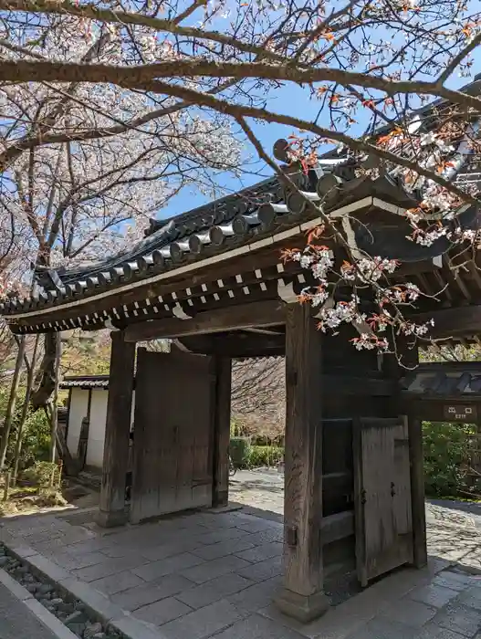 龍安寺の山門