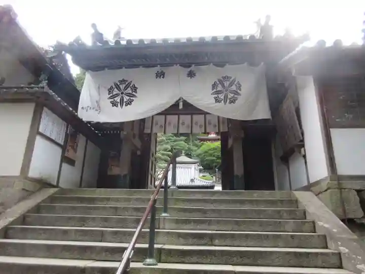 宝山寺の山門・神門