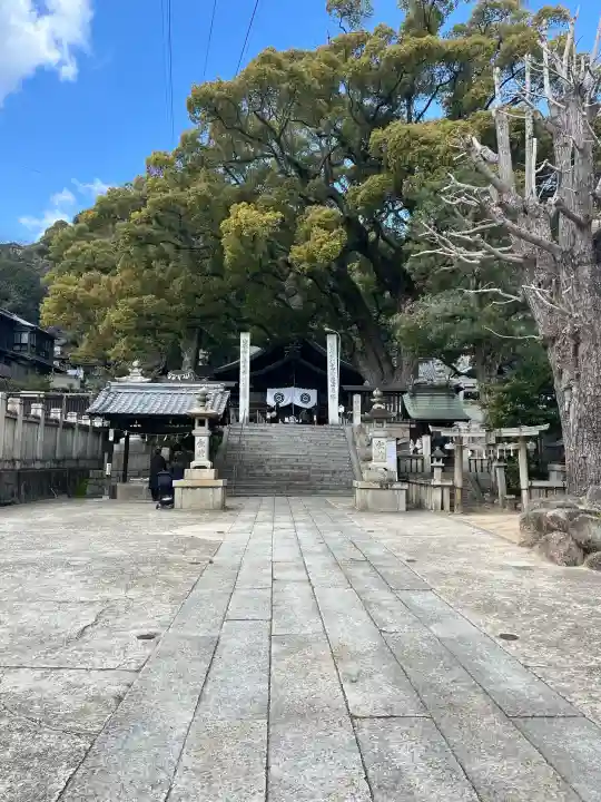 艮神社の{uncategorized: "未分類", other: "その他", undefined: "問題あり", building: "その他建物", grave: "お墓", sacred_gate: "鳥居", guardian: "狛犬", statue: "像", buddha: "仏像", history: "歴史", nature: "自然", garden: "庭園", animal: "動物", pagoda: "塔", temizu: "手水舎", mountain_gate: "山門・神門", sanctuary: "本殿・本堂", subordinate: "末社・摂社", art: "芸術", scenery: "景色", jizo: "地蔵", ema: "絵馬", goshuin: "御朱印", omikuji: "おみくじ", items: "授与品その他", amulet: "お守り", goshuincho: "御朱印帳", eats: "食事", festival: "お祭り", votive_dance: "神楽", shichigosan: "七五三参", wedding: "結婚式", experience: "体験その他", initially: "初詣", around: "周辺", anti_infection: "感染症対策"}
