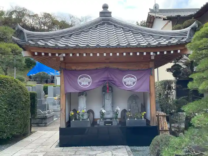 萬嶽山松竜院の{uncategorized: "未分類", other: "その他", undefined: "問題あり", building: "その他建物", grave: "お墓", sacred_gate: "鳥居", guardian: "狛犬", statue: "像", buddha: "仏像", history: "歴史", nature: "自然", garden: "庭園", animal: "動物", pagoda: "塔", temizu: "手水舎", mountain_gate: "山門・神門", sanctuary: "本殿・本堂", subordinate: "末社・摂社", art: "芸術", scenery: "景色", jizo: "地蔵", ema: "絵馬", goshuin: "御朱印", omikuji: "おみくじ", items: "授与品その他", amulet: "お守り", goshuincho: "御朱印帳", eats: "食事", festival: "お祭り", votive_dance: "神楽", shichigosan: "七五三参", wedding: "結婚式", experience: "体験その他", initially: "初詣", around: "周辺", anti_infection: "感染症対策"}