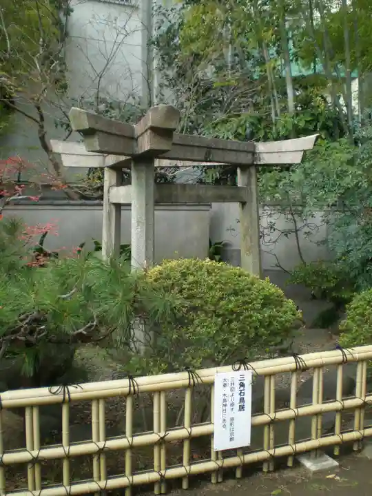 三囲神社の鳥居