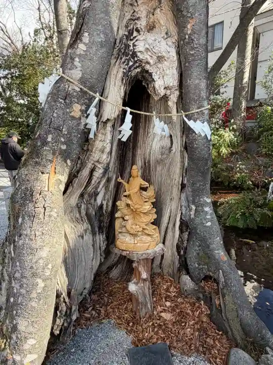 秩父今宮神社の{uncategorized: "未分類", other: "その他", undefined: "問題あり", building: "その他建物", grave: "お墓", sacred_gate: "鳥居", guardian: "狛犬", statue: "像", buddha: "仏像", history: "歴史", nature: "自然", garden: "庭園", animal: "動物", pagoda: "塔", temizu: "手水舎", mountain_gate: "山門・神門", sanctuary: "本殿・本堂", subordinate: "末社・摂社", art: "芸術", scenery: "景色", jizo: "地蔵", ema: "絵馬", goshuin: "御朱印", omikuji: "おみくじ", items: "授与品その他", amulet: "お守り", goshuincho: "御朱印帳", eats: "食事", festival: "お祭り", votive_dance: "神楽", shichigosan: "七五三参", wedding: "結婚式", experience: "体験その他", initially: "初詣", around: "周辺", anti_infection: "感染症対策"}