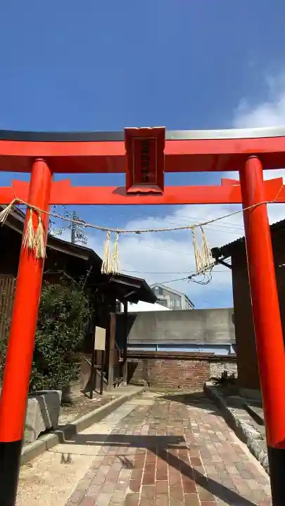 福壽稲荷神社の{uncategorized: "未分類", other: "その他", undefined: "問題あり", building: "その他建物", grave: "お墓", sacred_gate: "鳥居", guardian: "狛犬", statue: "像", buddha: "仏像", history: "歴史", nature: "自然", garden: "庭園", animal: "動物", pagoda: "塔", temizu: "手水舎", mountain_gate: "山門・神門", sanctuary: "本殿・本堂", subordinate: "末社・摂社", art: "芸術", scenery: "景色", jizo: "地蔵", ema: "絵馬", goshuin: "御朱印", omikuji: "おみくじ", items: "授与品その他", amulet: "お守り", goshuincho: "御朱印帳", eats: "食事", festival: "お祭り", votive_dance: "神楽", shichigosan: "七五三参", wedding: "結婚式", experience: "体験その他", initially: "初詣", around: "周辺", anti_infection: "感染症対策"}