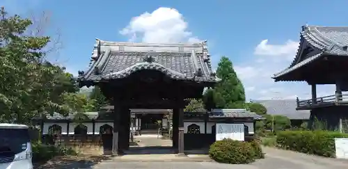 実相寺の山門