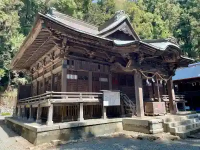 與瀬神社（与瀬神社）の{uncategorized: "未分類", other: "その他", undefined: "問題あり", building: "その他建物", grave: "お墓", sacred_gate: "鳥居", guardian: "狛犬", statue: "像", buddha: "仏像", history: "歴史", nature: "自然", garden: "庭園", animal: "動物", pagoda: "塔", temizu: "手水舎", mountain_gate: "山門・神門", sanctuary: "本殿・本堂", subordinate: "末社・摂社", art: "芸術", scenery: "景色", jizo: "地蔵", ema: "絵馬", goshuin: "御朱印", omikuji: "おみくじ", items: "授与品その他", amulet: "お守り", goshuincho: "御朱印帳", eats: "食事", festival: "お祭り", votive_dance: "神楽", shichigosan: "七五三参", wedding: "結婚式", experience: "体験その他", initially: "初詣", around: "周辺", anti_infection: "感染症対策"}