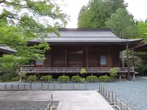 龍泉院の本殿・本堂