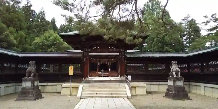 上杉神社の山門・神門