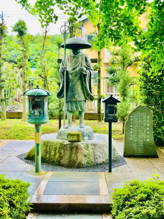 星谷寺の{uncategorized: "未分類", other: "その他", undefined: "問題あり", building: "その他建物", grave: "お墓", sacred_gate: "鳥居", guardian: "狛犬", statue: "像", buddha: "仏像", history: "歴史", nature: "自然", garden: "庭園", animal: "動物", pagoda: "塔", temizu: "手水舎", mountain_gate: "山門・神門", sanctuary: "本殿・本堂", subordinate: "末社・摂社", art: "芸術", scenery: "景色", jizo: "地蔵", ema: "絵馬", goshuin: "御朱印", omikuji: "おみくじ", items: "授与品その他", amulet: "お守り", goshuincho: "御朱印帳", eats: "食事", festival: "お祭り", votive_dance: "神楽", shichigosan: "七五三参", wedding: "結婚式", experience: "体験その他", initially: "初詣", around: "周辺", anti_infection: "感染症対策"}