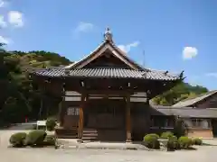 蓮華寺の本殿