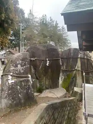 三ツ石神社の{uncategorized: "未分類", other: "その他", undefined: "問題あり", building: "その他建物", grave: "お墓", sacred_gate: "鳥居", guardian: "狛犬", statue: "像", buddha: "仏像", history: "歴史", nature: "自然", garden: "庭園", animal: "動物", pagoda: "塔", temizu: "手水舎", mountain_gate: "山門・神門", sanctuary: "本殿・本堂", subordinate: "末社・摂社", art: "芸術", scenery: "景色", jizo: "地蔵", ema: "絵馬", goshuin: "御朱印", omikuji: "おみくじ", items: "授与品その他", amulet: "お守り", goshuincho: "御朱印帳", eats: "食事", festival: "お祭り", votive_dance: "神楽", shichigosan: "七五三参", wedding: "結婚式", experience: "体験その他", initially: "初詣", around: "周辺", anti_infection: "感染症対策"}