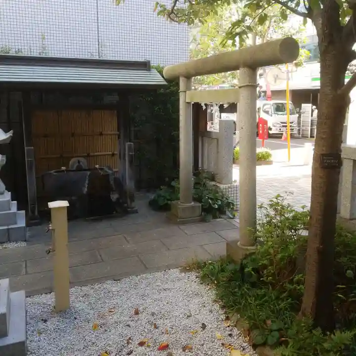 第六天社の鳥居