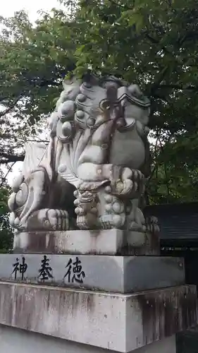 冨士御室浅間神社の狛犬