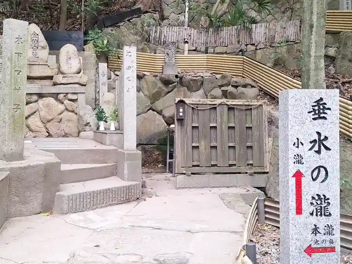 垂水神社の{uncategorized: "未分類", other: "その他", undefined: "問題あり", building: "その他建物", grave: "お墓", sacred_gate: "鳥居", guardian: "狛犬", statue: "像", buddha: "仏像", history: "歴史", nature: "自然", garden: "庭園", animal: "動物", pagoda: "塔", temizu: "手水舎", mountain_gate: "山門・神門", sanctuary: "本殿・本堂", subordinate: "末社・摂社", art: "芸術", scenery: "景色", jizo: "地蔵", ema: "絵馬", goshuin: "御朱印", omikuji: "おみくじ", items: "授与品その他", amulet: "お守り", goshuincho: "御朱印帳", eats: "食事", festival: "お祭り", votive_dance: "神楽", shichigosan: "七五三参", wedding: "結婚式", experience: "体験その他", initially: "初詣", around: "周辺", anti_infection: "感染症対策"}