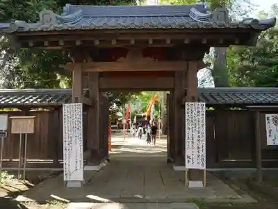 明王院（満願寺別院）の山門・神門