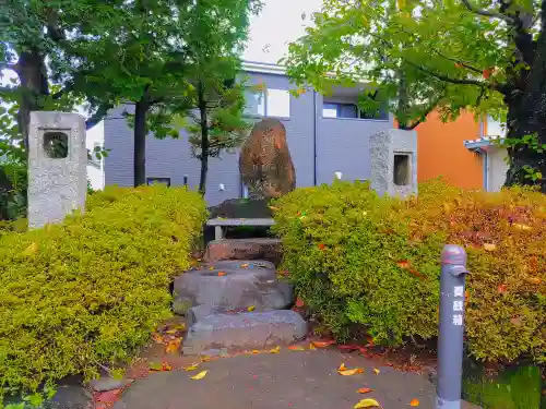 神明社（二子）の末社・摂社