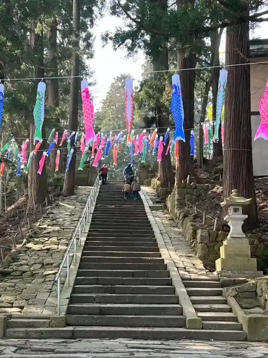 熊野大社の{uncategorized: "未分類", other: "その他", undefined: "問題あり", building: "その他建物", grave: "お墓", sacred_gate: "鳥居", guardian: "狛犬", statue: "像", buddha: "仏像", history: "歴史", nature: "自然", garden: "庭園", animal: "動物", pagoda: "塔", temizu: "手水舎", mountain_gate: "山門・神門", sanctuary: "本殿・本堂", subordinate: "末社・摂社", art: "芸術", scenery: "景色", jizo: "地蔵", ema: "絵馬", goshuin: "御朱印", omikuji: "おみくじ", items: "授与品その他", amulet: "お守り", goshuincho: "御朱印帳", eats: "食事", festival: "お祭り", votive_dance: "神楽", shichigosan: "七五三参", wedding: "結婚式", experience: "体験その他", initially: "初詣", around: "周辺", anti_infection: "感染症対策"}