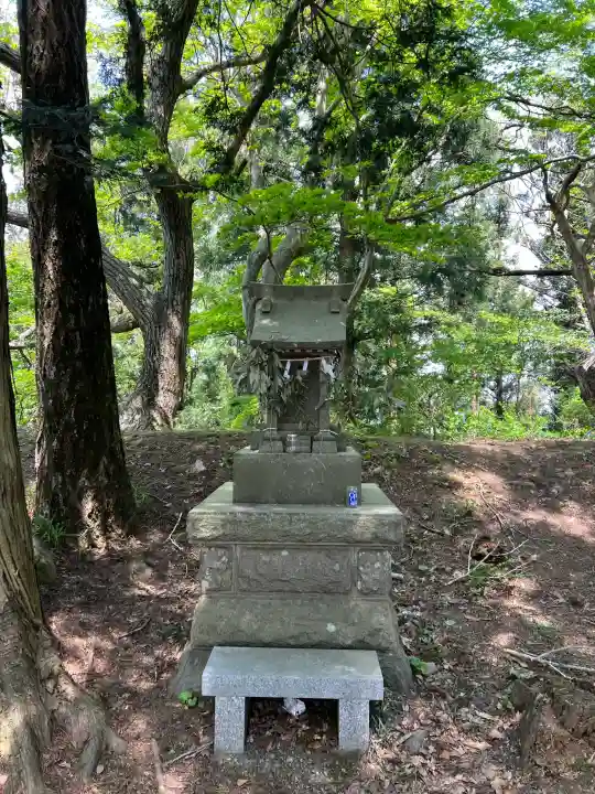 雲水峯神社の{uncategorized: "未分類", other: "その他", undefined: "問題あり", building: "その他建物", grave: "お墓", sacred_gate: "鳥居", guardian: "狛犬", statue: "像", buddha: "仏像", history: "歴史", nature: "自然", garden: "庭園", animal: "動物", pagoda: "塔", temizu: "手水舎", mountain_gate: "山門・神門", sanctuary: "本殿・本堂", subordinate: "末社・摂社", art: "芸術", scenery: "景色", jizo: "地蔵", ema: "絵馬", goshuin: "御朱印", omikuji: "おみくじ", items: "授与品その他", amulet: "お守り", goshuincho: "御朱印帳", eats: "食事", festival: "お祭り", votive_dance: "神楽", shichigosan: "七五三参", wedding: "結婚式", experience: "体験その他", initially: "初詣", around: "周辺", anti_infection: "感染症対策"}