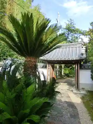 新薬師寺の山門・神門