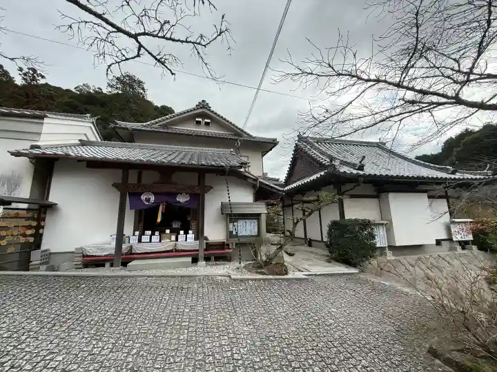 薬師院の{uncategorized: "未分類", other: "その他", undefined: "問題あり", building: "その他建物", grave: "お墓", sacred_gate: "鳥居", guardian: "狛犬", statue: "像", buddha: "仏像", history: "歴史", nature: "自然", garden: "庭園", animal: "動物", pagoda: "塔", temizu: "手水舎", mountain_gate: "山門・神門", sanctuary: "本殿・本堂", subordinate: "末社・摂社", art: "芸術", scenery: "景色", jizo: "地蔵", ema: "絵馬", goshuin: "御朱印", omikuji: "おみくじ", items: "授与品その他", amulet: "お守り", goshuincho: "御朱印帳", eats: "食事", festival: "お祭り", votive_dance: "神楽", shichigosan: "七五三参", wedding: "結婚式", experience: "体験その他", initially: "初詣", around: "周辺", anti_infection: "感染症対策"}