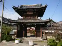 江国寺の山門