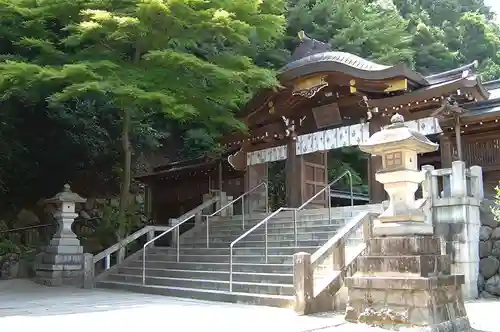 高麗神社の山門・神門