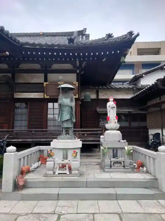 観音寺の{uncategorized: "未分類", other: "その他", undefined: "問題あり", building: "その他建物", grave: "お墓", sacred_gate: "鳥居", guardian: "狛犬", statue: "像", buddha: "仏像", history: "歴史", nature: "自然", garden: "庭園", animal: "動物", pagoda: "塔", temizu: "手水舎", mountain_gate: "山門・神門", sanctuary: "本殿・本堂", subordinate: "末社・摂社", art: "芸術", scenery: "景色", jizo: "地蔵", ema: "絵馬", goshuin: "御朱印", omikuji: "おみくじ", items: "授与品その他", amulet: "お守り", goshuincho: "御朱印帳", eats: "食事", festival: "お祭り", votive_dance: "神楽", shichigosan: "七五三参", wedding: "結婚式", experience: "体験その他", initially: "初詣", around: "周辺", anti_infection: "感染症対策"}