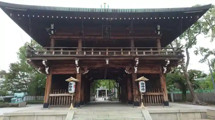石切劔箭神社の山門・神門