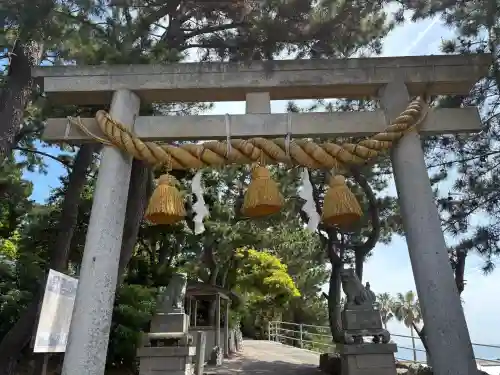 日間賀神社の{uncategorized: "未分類", other: "その他", undefined: "問題あり", building: "その他建物", grave: "お墓", sacred_gate: "鳥居", guardian: "狛犬", statue: "像", buddha: "仏像", history: "歴史", nature: "自然", garden: "庭園", animal: "動物", pagoda: "塔", temizu: "手水舎", mountain_gate: "山門・神門", sanctuary: "本殿・本堂", subordinate: "末社・摂社", art: "芸術", scenery: "景色", jizo: "地蔵", ema: "絵馬", goshuin: "御朱印", omikuji: "おみくじ", items: "授与品その他", amulet: "お守り", goshuincho: "御朱印帳", eats: "食事", festival: "お祭り", votive_dance: "神楽", shichigosan: "七五三参", wedding: "結婚式", experience: "体験その他", initially: "初詣", around: "周辺", anti_infection: "感染症対策"}
