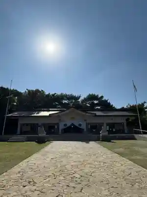 沖縄県護国神社の{uncategorized: "未分類", other: "その他", undefined: "問題あり", building: "その他建物", grave: "お墓", sacred_gate: "鳥居", guardian: "狛犬", statue: "像", buddha: "仏像", history: "歴史", nature: "自然", garden: "庭園", animal: "動物", pagoda: "塔", temizu: "手水舎", mountain_gate: "山門・神門", sanctuary: "本殿・本堂", subordinate: "末社・摂社", art: "芸術", scenery: "景色", jizo: "地蔵", ema: "絵馬", goshuin: "御朱印", omikuji: "おみくじ", items: "授与品その他", amulet: "お守り", goshuincho: "御朱印帳", eats: "食事", festival: "お祭り", votive_dance: "神楽", shichigosan: "七五三参", wedding: "結婚式", experience: "体験その他", initially: "初詣", around: "周辺", anti_infection: "感染症対策"}