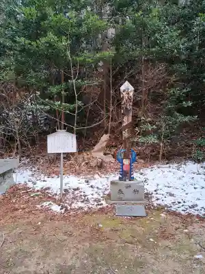 荒神社の{uncategorized: "未分類", other: "その他", undefined: "問題あり", building: "その他建物", grave: "お墓", sacred_gate: "鳥居", guardian: "狛犬", statue: "像", buddha: "仏像", history: "歴史", nature: "自然", garden: "庭園", animal: "動物", pagoda: "塔", temizu: "手水舎", mountain_gate: "山門・神門", sanctuary: "本殿・本堂", subordinate: "末社・摂社", art: "芸術", scenery: "景色", jizo: "地蔵", ema: "絵馬", goshuin: "御朱印", omikuji: "おみくじ", items: "授与品その他", amulet: "お守り", goshuincho: "御朱印帳", eats: "食事", festival: "お祭り", votive_dance: "神楽", shichigosan: "七五三参", wedding: "結婚式", experience: "体験その他", initially: "初詣", around: "周辺", anti_infection: "感染症対策"}