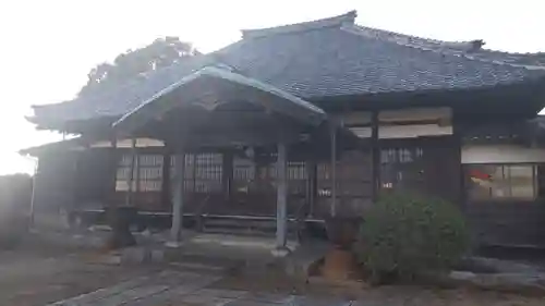 平福寺の本殿・本堂