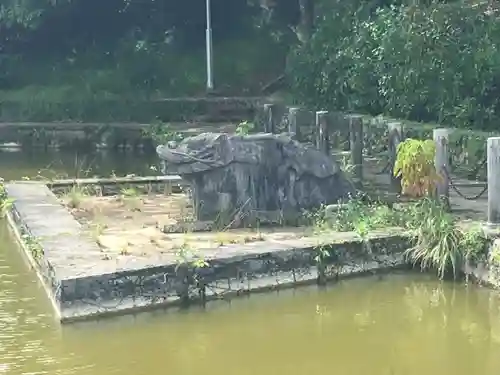 世持神社の狛犬