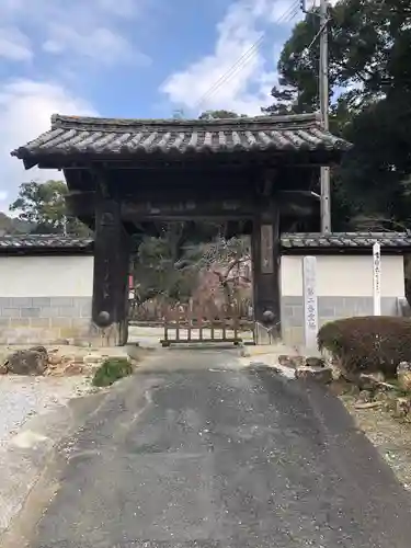 摩訶耶寺の山門