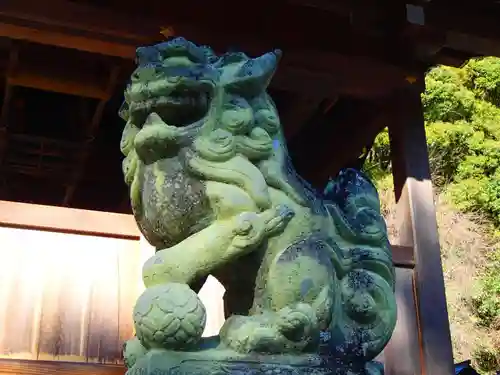 伊波乃西神社の狛犬