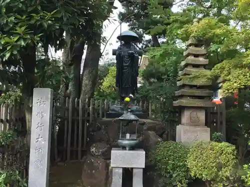 室泉寺の像