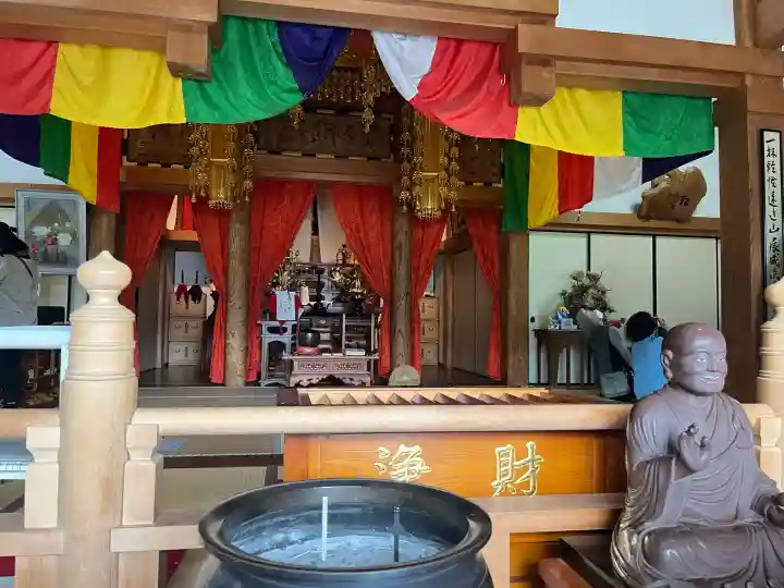 桂昌寺の{uncategorized: "未分類", other: "その他", undefined: "問題あり", building: "その他建物", grave: "お墓", sacred_gate: "鳥居", guardian: "狛犬", statue: "像", buddha: "仏像", history: "歴史", nature: "自然", garden: "庭園", animal: "動物", pagoda: "塔", temizu: "手水舎", mountain_gate: "山門・神門", sanctuary: "本殿・本堂", subordinate: "末社・摂社", art: "芸術", scenery: "景色", jizo: "地蔵", ema: "絵馬", goshuin: "御朱印", omikuji: "おみくじ", items: "授与品その他", amulet: "お守り", goshuincho: "御朱印帳", eats: "食事", festival: "お祭り", votive_dance: "神楽", shichigosan: "七五三参", wedding: "結婚式", experience: "体験その他", initially: "初詣", around: "周辺", anti_infection: "感染症対策"}